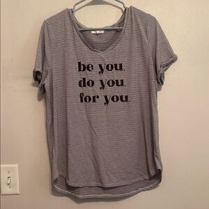 Maurices Pinstriped Relaxed Short Sleeve V T-Shirt [Size: L]